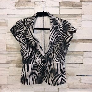 THE LIMITED/ SHORT ANIMAL PRINT BLAZER